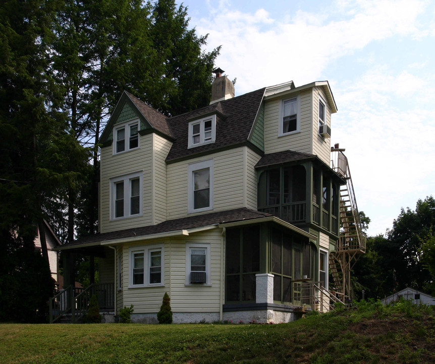 132 Linden Ave in Rutledge, PA - Foto de edificio