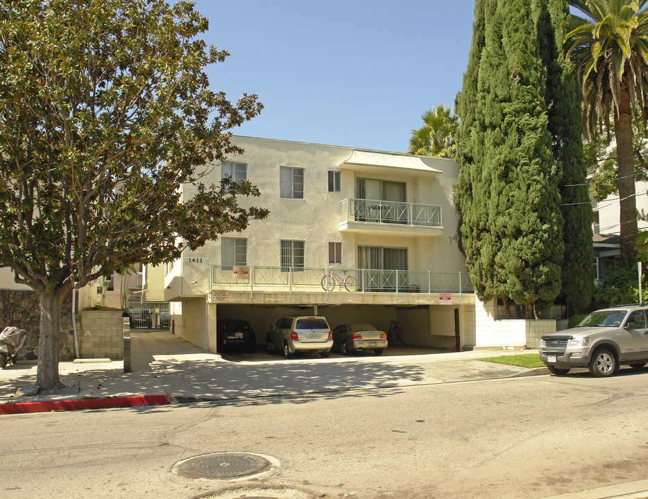 1411 N Sierra Bonita Ave in Los Angeles, CA - Foto de edificio