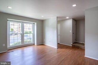 9709 Lakepointe Dr in Burke, VA - Building Photo - Building Photo