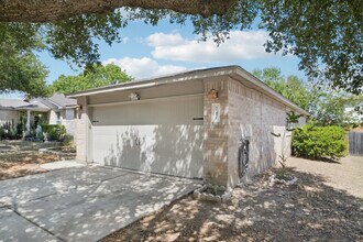 247 San Felipe Dr in Kyle, TX - Building Photo - Building Photo