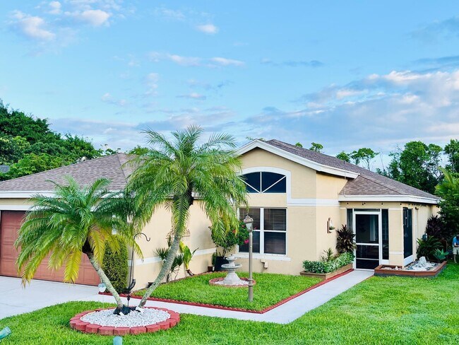 6817 Barnwell Dr in Boynton Beach, FL - Foto de edificio - Building Photo