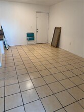 870 SW 129th Pl in Miami, FL - Foto de edificio - Building Photo