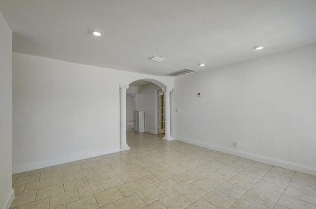 4186 SW 48th Ct in Fort Lauderdale, FL - Building Photo - Building Photo