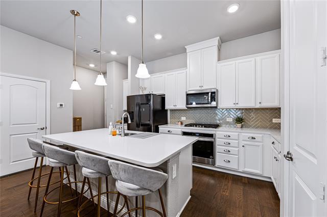 property at 4412 Grady Ln