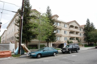Wyandotte in Van Nuys, CA - Building Photo