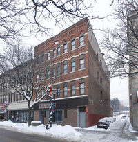 227-231 Main St in Oneonta, NY - Foto de edificio - Building Photo