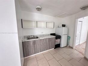1376 NW 103rd St, Unit 2 in Miami, FL - Building Photo - Building Photo