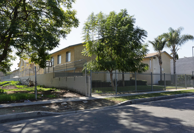 Imperial Highway Apartments in Los Angeles, CA - Building Photo - Building Photo