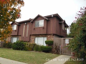 127 E Buckthorn St in Inglewood, CA - Building Photo