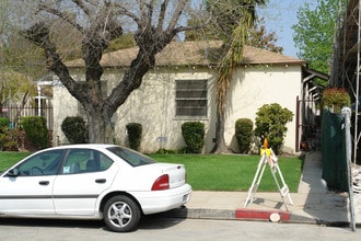 229 E Elmwood Ave in Burbank, CA - Building Photo - Building Photo