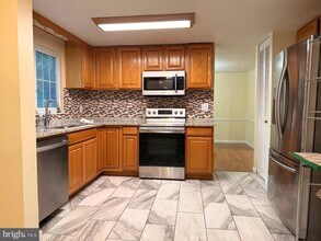 10434 Calumet Grove Dr in Fairfax, VA - Building Photo - Building Photo