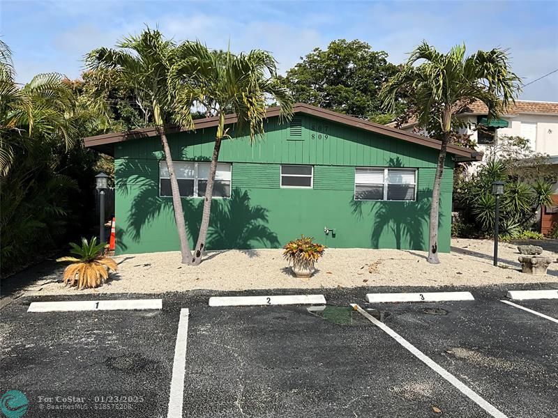 807 NE 22nd Dr in Wilton Manors, FL - Foto de edificio