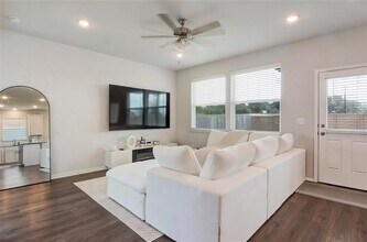 6554 Marsh Ln in Buda, TX - Building Photo - Building Photo