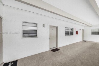 18001 N Bay Rd in Sunny Isles Beach, FL - Building Photo - Building Photo