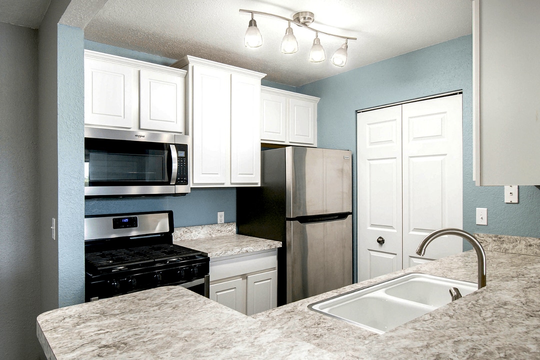 Westfield Club Apartments in Lansing, MI - Building Photo
