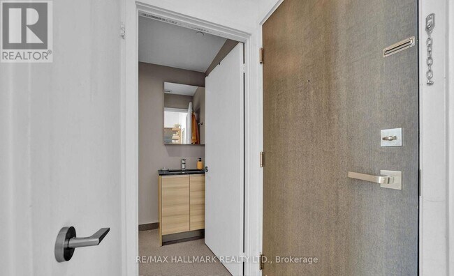 1238 Dundas St E in Toronto, ON - Building Photo - Building Photo