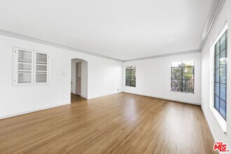 1031 S Tremaine Ave in Los Angeles, CA - Building Photo - Building Photo