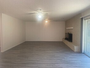 996 Lake Rd in Belton, TX - Foto de edificio - Building Photo