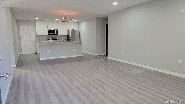 7043 N Outrigger Terrace in Dunnellon, FL - Building Photo - Building Photo