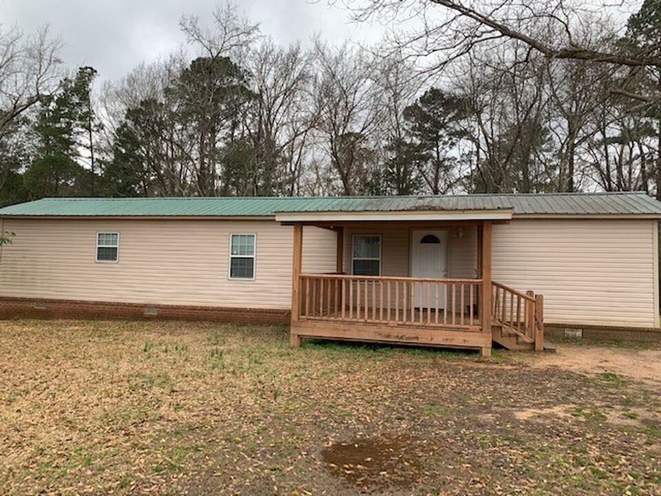 126 Taskaloosa Rd in Moundville, AL - Building Photo