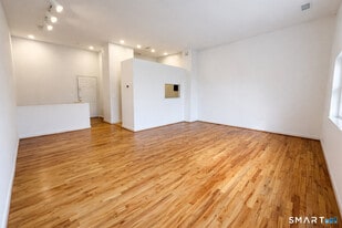 114 Huckleberry Hill Rd in Avon, CT - Building Photo