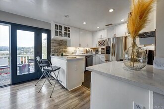 10318 Loma Rancho Dr in Spring Valley, CA - Foto de edificio - Building Photo
