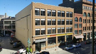 226 N Water St in Milwaukee, WI - Building Photo