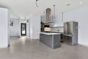 301 Euclid Ave in Toronto, ON - Building Photo