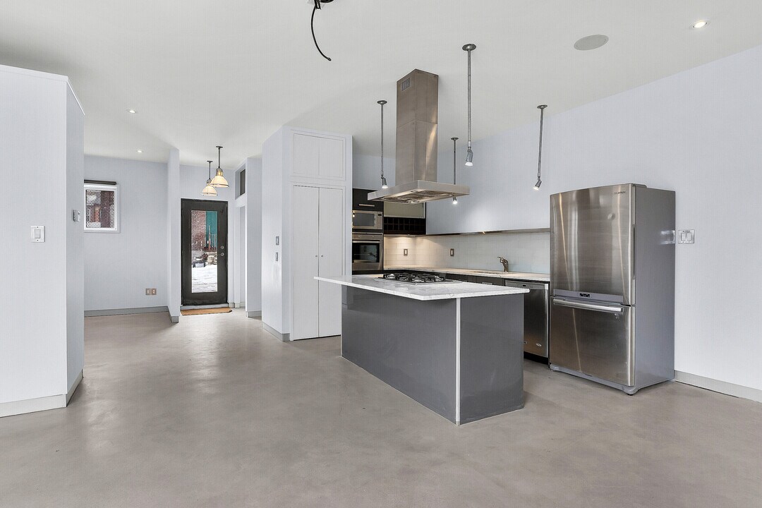 301 Euclid Ave in Toronto, ON - Building Photo