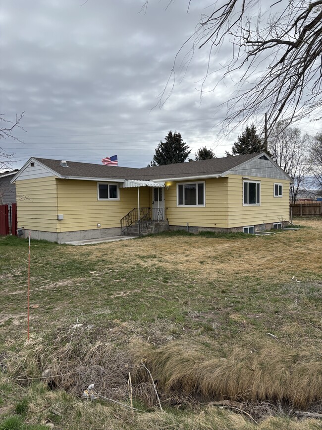 901 E 800 N in Shelley, ID - Building Photo - Building Photo