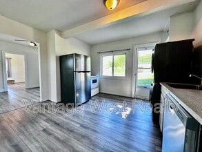 1360-1360 Latta Rd in Kelowna, BC - Building Photo - Building Photo