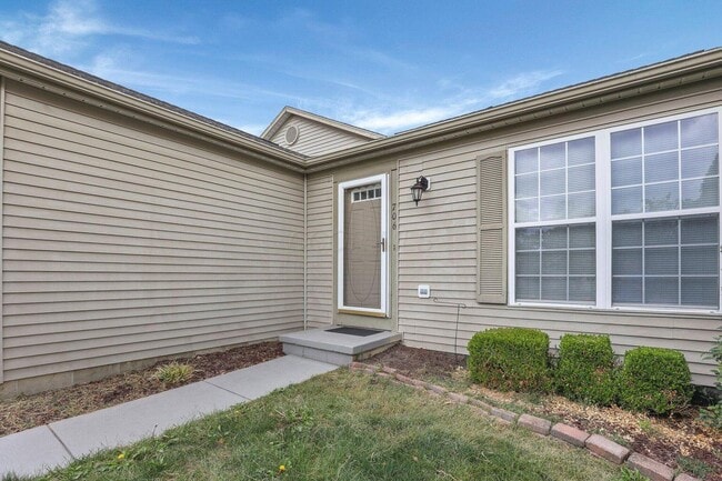706 Windy Hill Ln in Galloway, OH - Foto de edificio - Building Photo