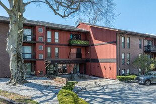 King Philip Manor in Taunton, MA - Building Photo
