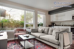 2690 152nd Ave NE in Redmond, WA - Building Photo