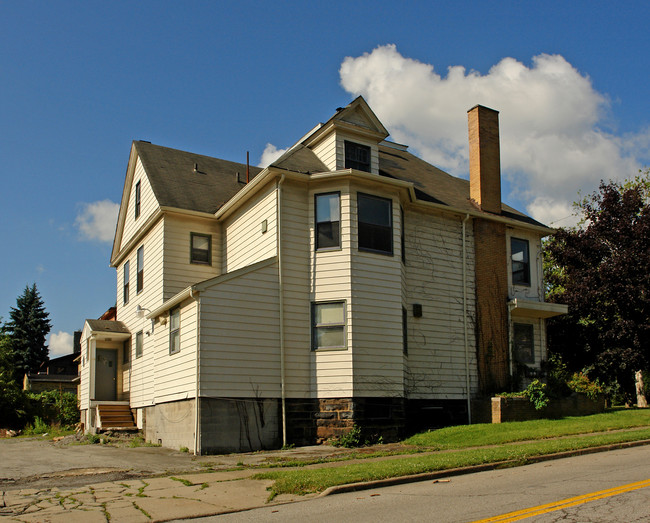 1239 Elm St in Youngstown, OH - Foto de edificio - Building Photo