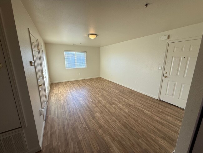 1230 W Newlands Dr in Fernley, NV - Building Photo - Building Photo