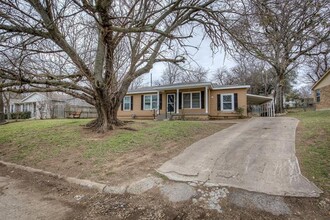 1504 S Cliff St in Decatur, TX - Building Photo - Building Photo