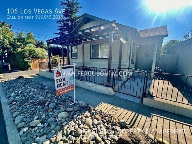 property at 106 Los Vegas Ave