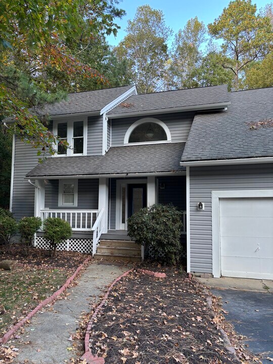 14300 Woods Walk Ln in Midlothian, VA - Building Photo