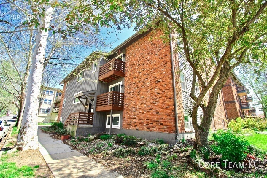 703 E 40th St in Kansas City, MO - Building Photo