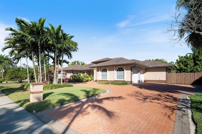 8281 SW 84th Terrace in Miami, FL - Building Photo - Building Photo