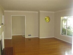 28 S Golden W Ave in Arcadia, CA - Foto de edificio - Building Photo