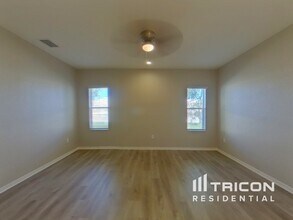 6715 Castle Green Pl in Zephyrhills, FL - Foto de edificio - Building Photo
