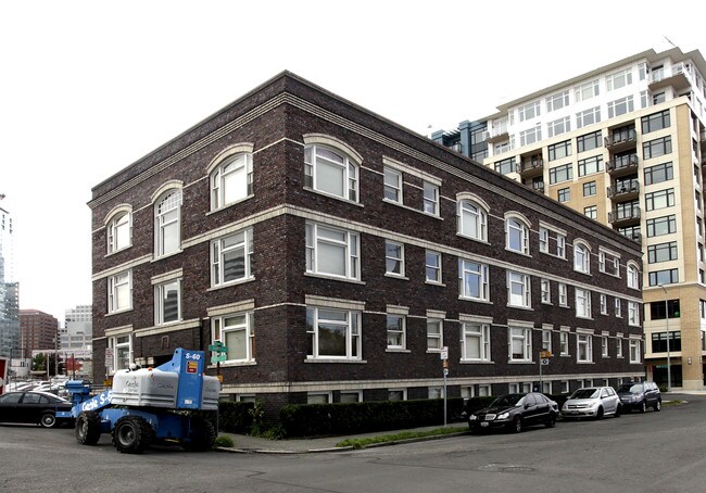 The Brewster Apartments in Seattle, WA - Building Photo - Building Photo