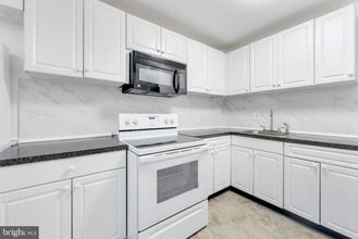 1117 Kaye Ct in Burlington, NJ - Building Photo - Building Photo