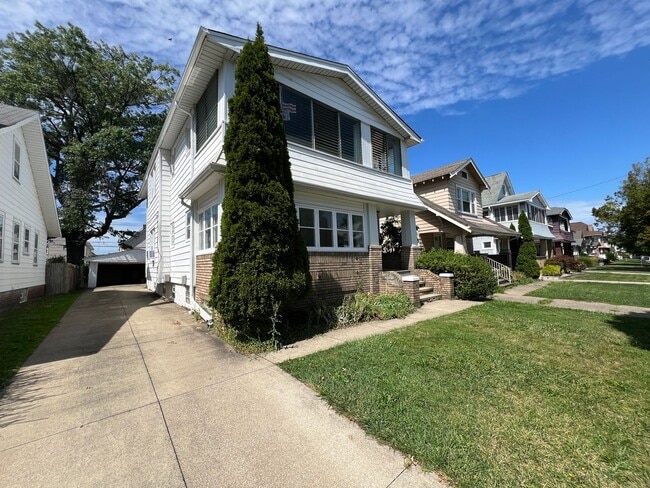 2186 Wascana Ave in Lakewood, OH - Building Photo - Building Photo