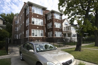 5808-5810 W Erie St in Chicago, IL - Foto de edificio - Building Photo