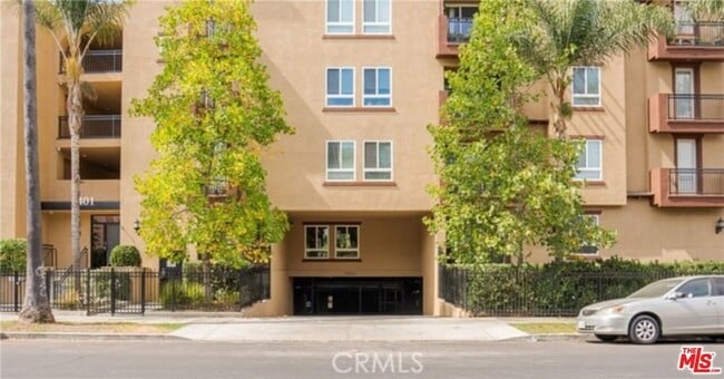 1401 S St Andrews Pl, Unit 103 in Los Angeles, CA - Foto de edificio - Building Photo