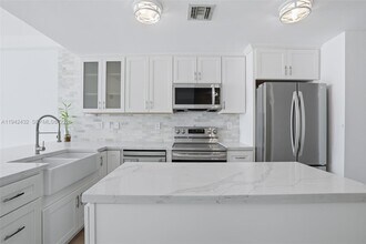 6580 Indian Creek Dr in Miami Beach, FL - Building Photo - Building Photo