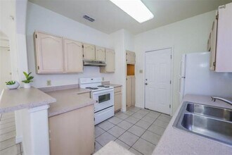 411 Shiloh Dr in Laredo, TX - Building Photo - Building Photo